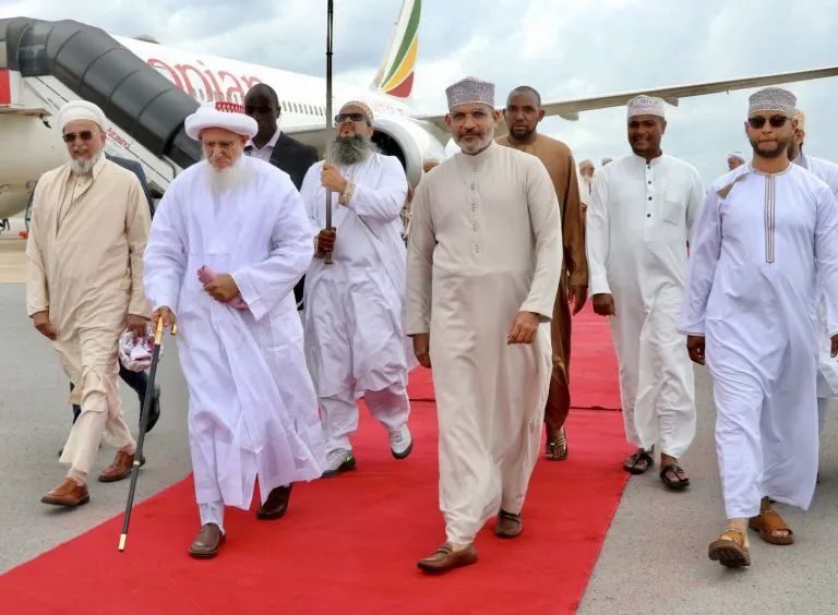 Syedna Arrives in Mombasa; Initiates Water Conservation Program